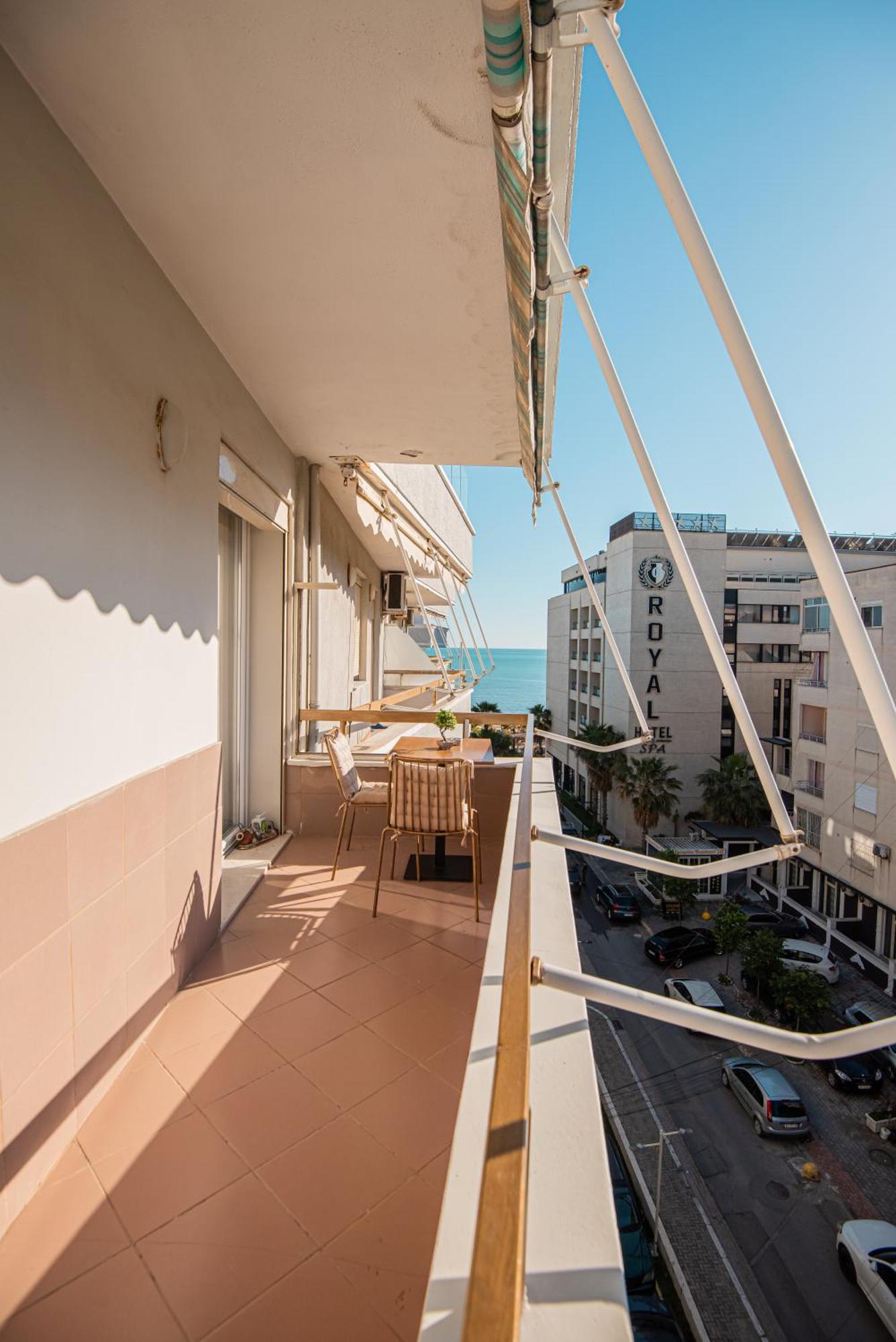 Vivi'S Seaside Apartment Durrës Exteriör bild