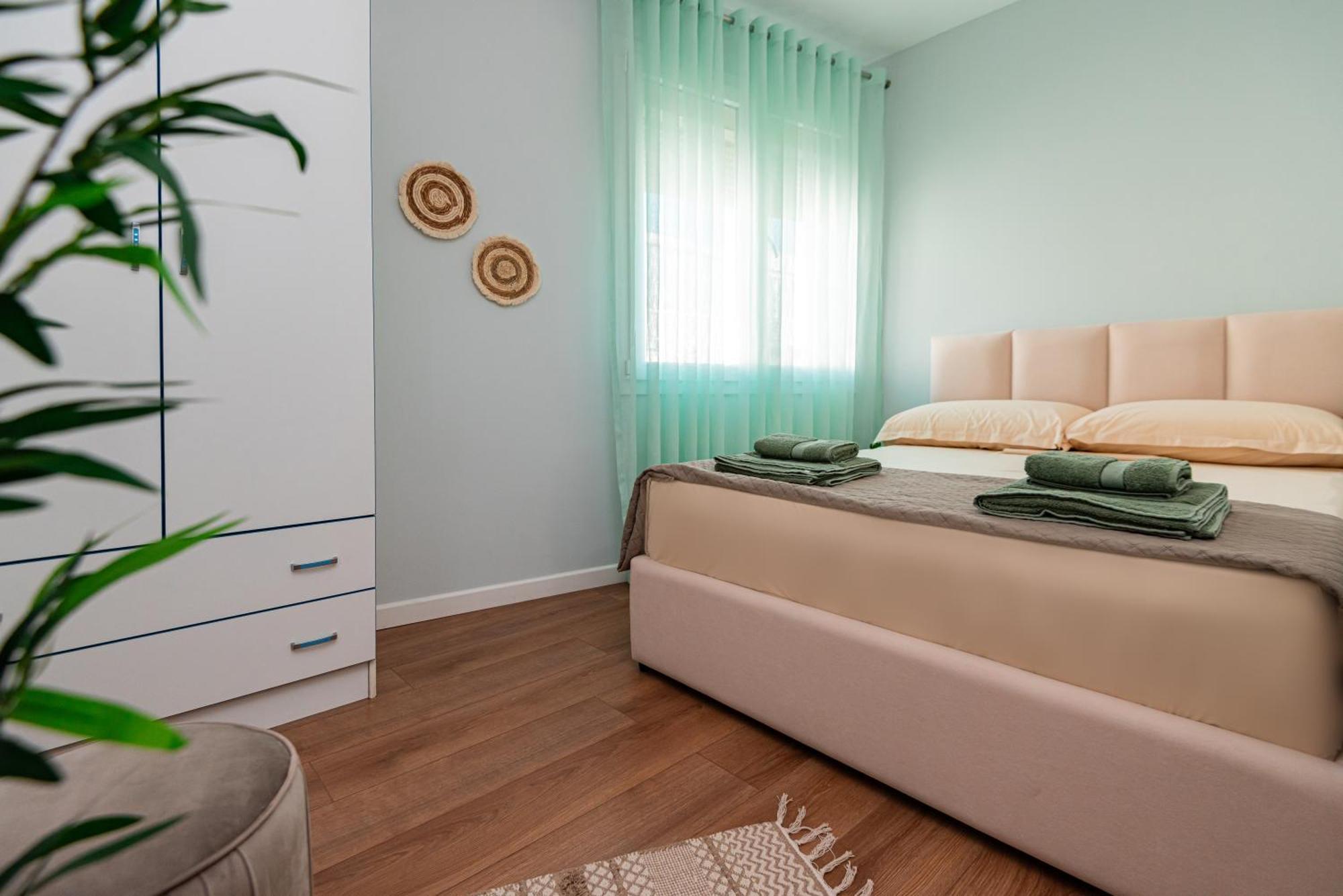 Vivi'S Seaside Apartment Durrës Exteriör bild