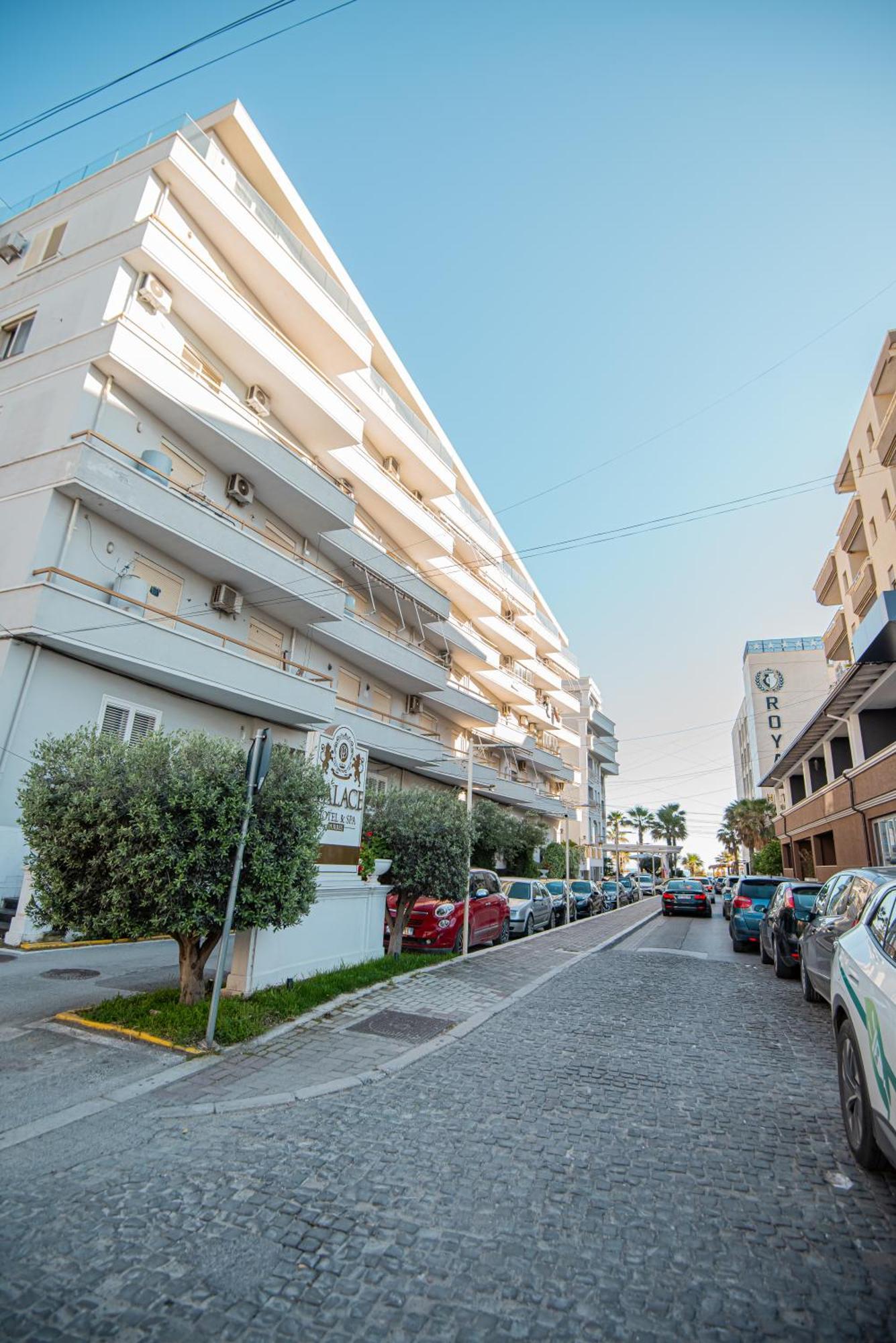 Vivi'S Seaside Apartment Durrës Exteriör bild