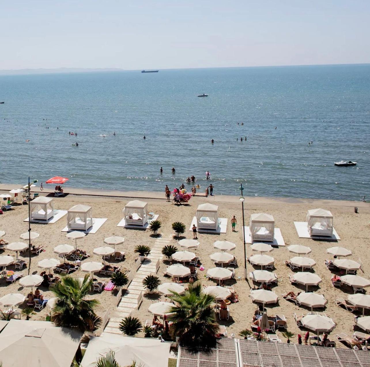 Vivi'S Seaside Apartment Durrës Exteriör bild